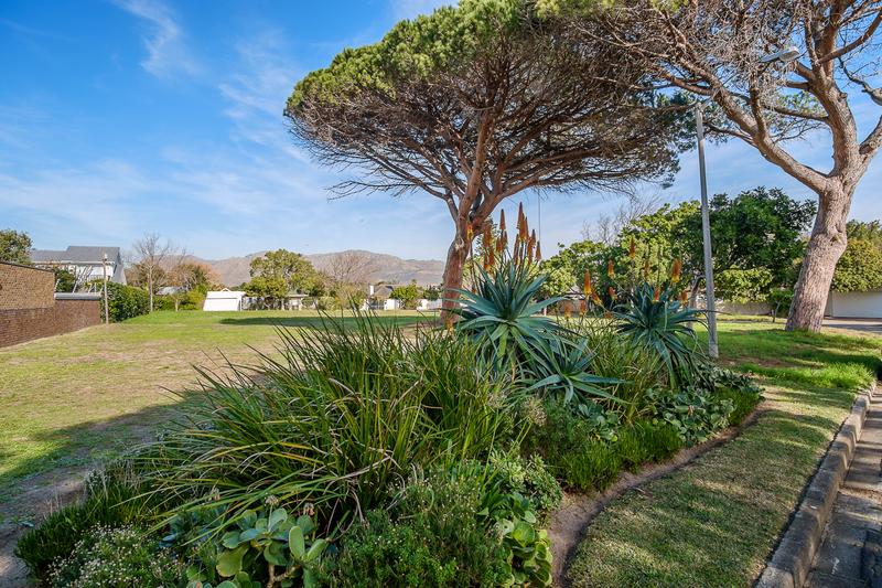 To Let 3 Bedroom Property for Rent in Bergvliet Western Cape